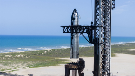 鸿岳资本配资 SpaceX发布新型“星舰”图: 已运抵得州进行飞行前测试